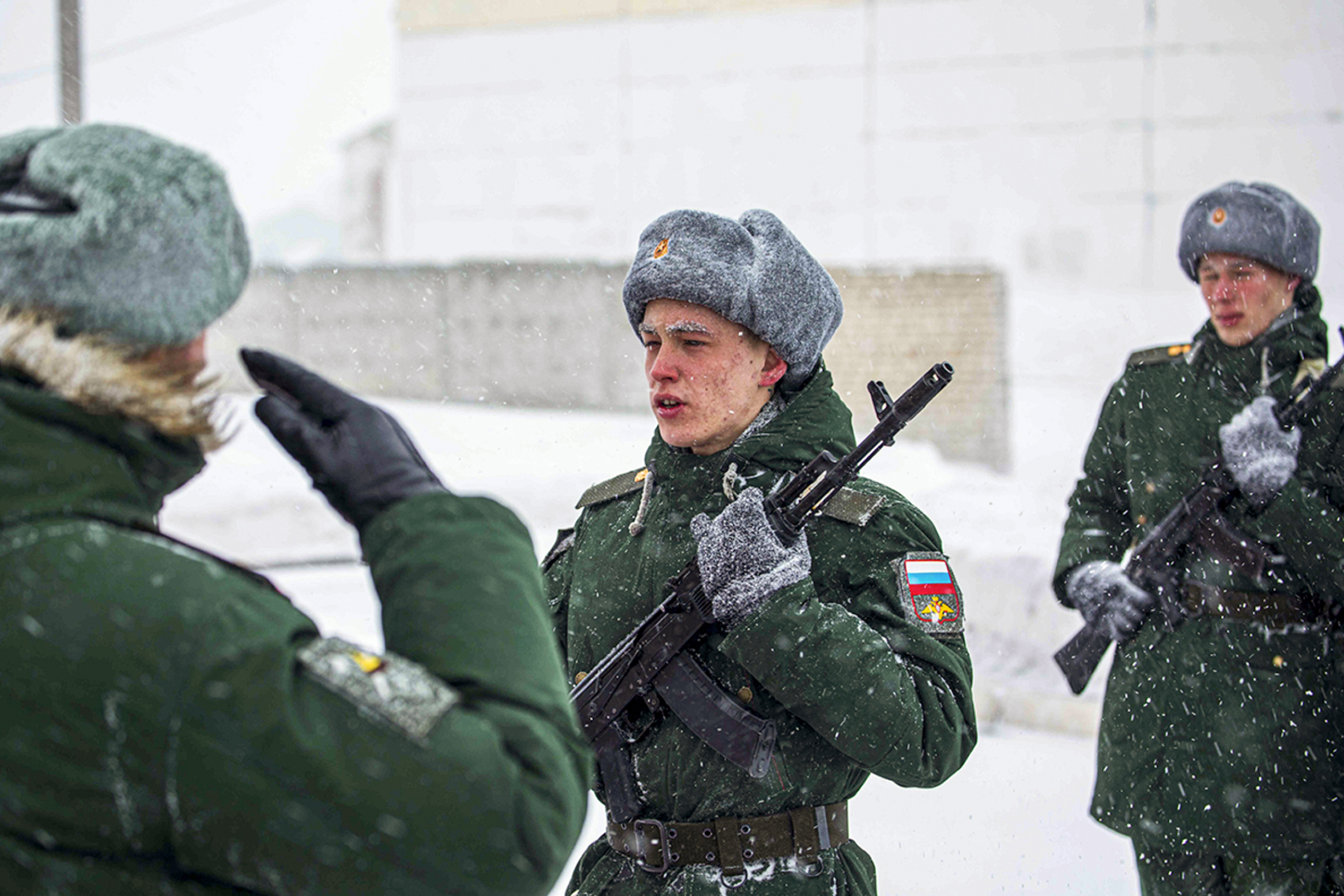 La Guerre En Ukraine Attise Les Craintes Des Jeunes Russes En âge De ...