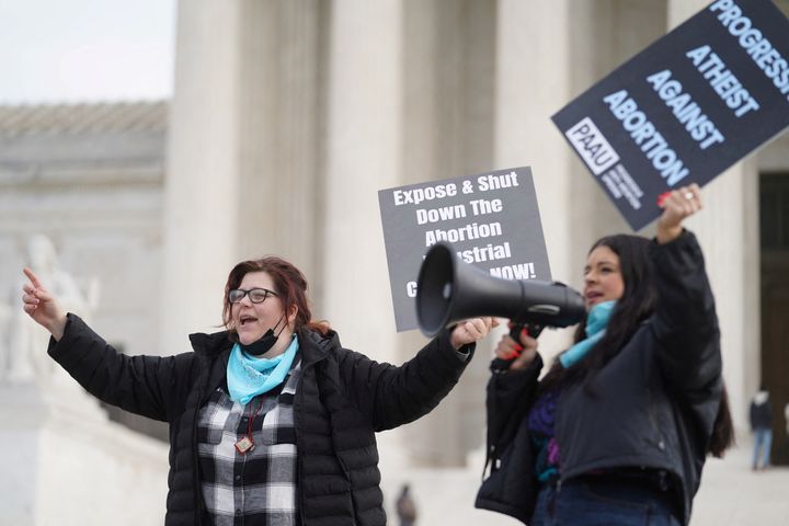 Las antiabortistas Lauren Handy y Terrisa Bukovinac, en una protesta ante el Tribunal Supremo de EEUU.