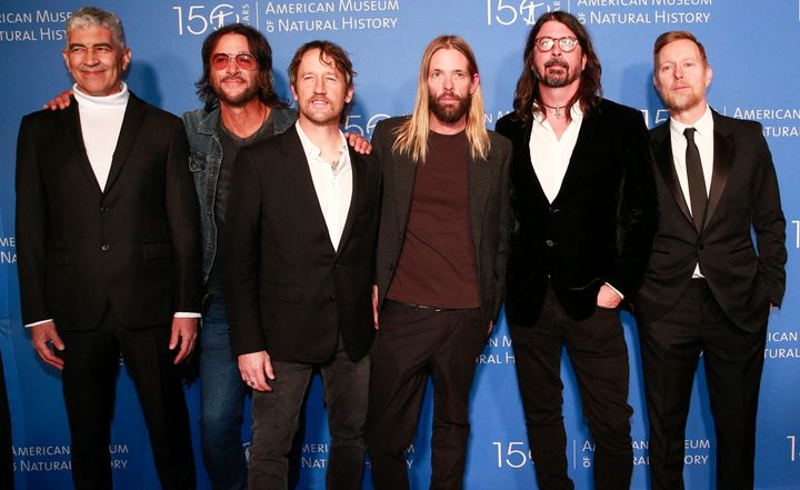 Pat Smear, Rami Jaffee, Chris Shiflett, Taylor Hawkins, Dave Grohl and Nate Mendel of Foo Fighters