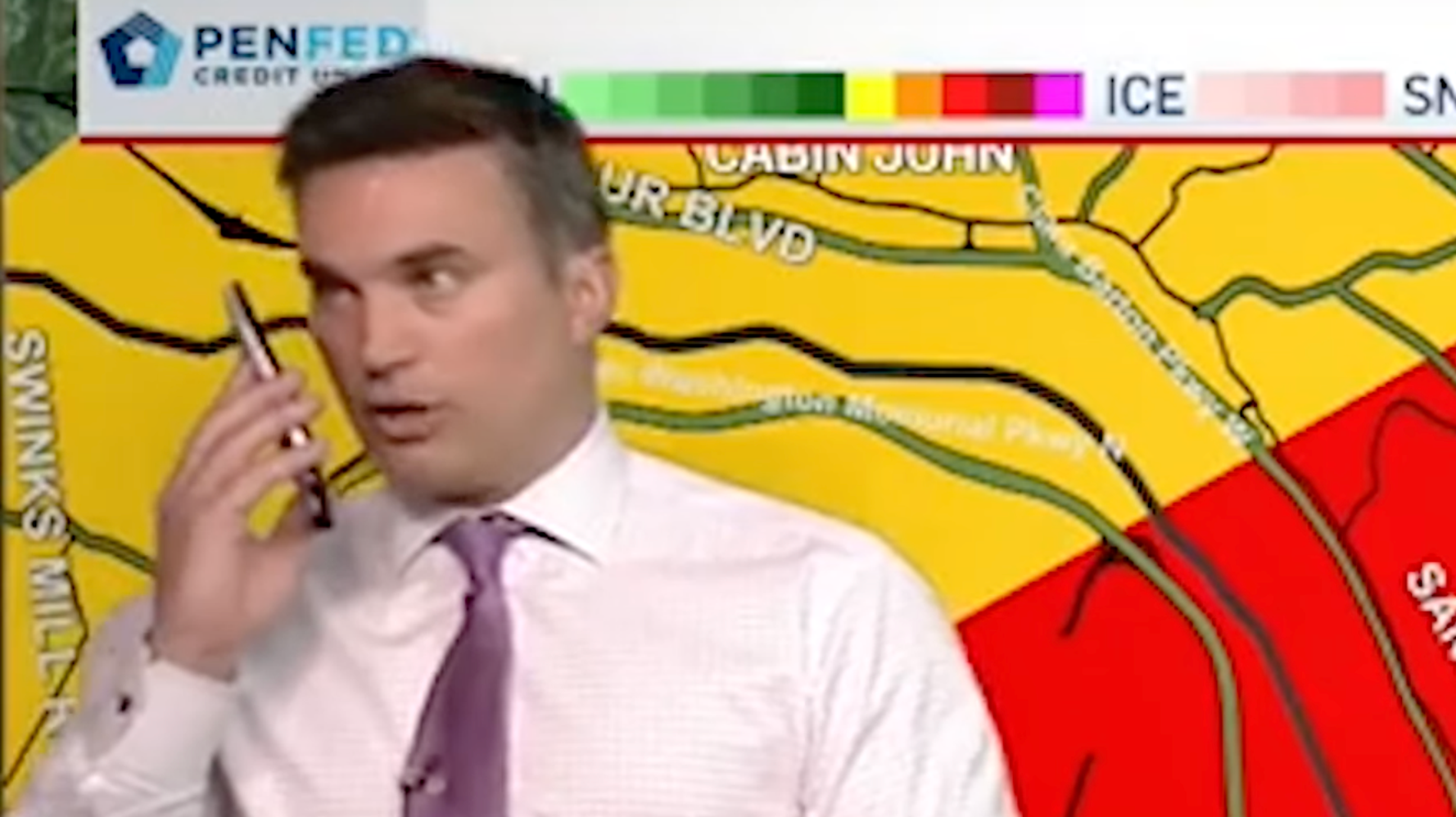 Weatherman interrompt la diffusion en direct pour avertir ses enfants de la tornade