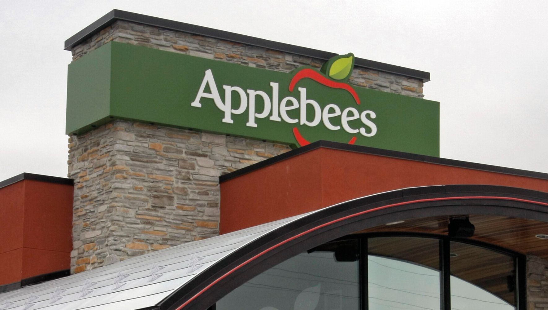 Applebee's Franchisee Fires Employee Who Sent Email On Exploiting Workers