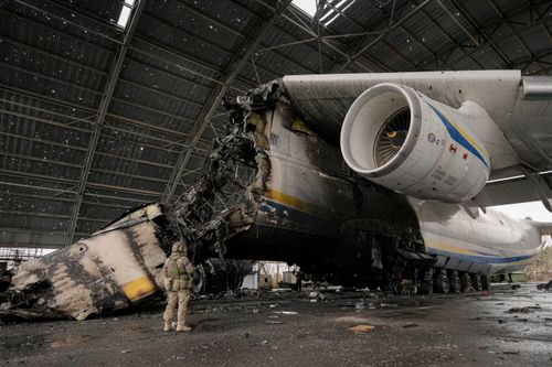 An-225ムリーヤ】世界最大級の飛行機がウクライナ侵攻で無残な姿に。復活に向け資金援助を世界に呼びかける | ハフポスト WORLD