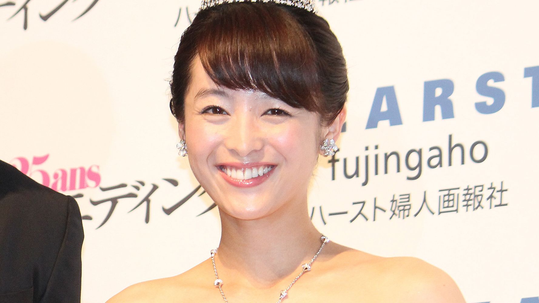 清野菜名さん 金髪にイメチェンした姿に 素敵すぎる と反響 出産後に初投稿 画像 ハフポスト アートとカルチャー