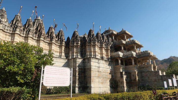 Ένας από τους συγκλονιστικούς ναούς στο κρατίδιο του Ρατζαστάν της Ινδίας, στην Ουνταϊπούρ. travelkarpurva via Getty Images