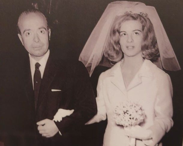Φωτογραφία από τον γάμο του Αντώνη και της Ελένης Σαμαράκη τον Φεβρουάριο του 1963