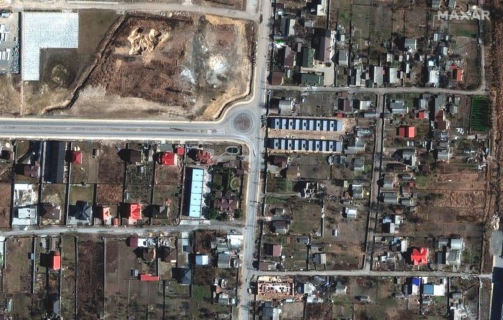 Δορυφορική εικόνα της οδού Γιαμπλόνσκα στην Μπούτσα της Ουκρανίας, 18 Μαρτίου 2022.