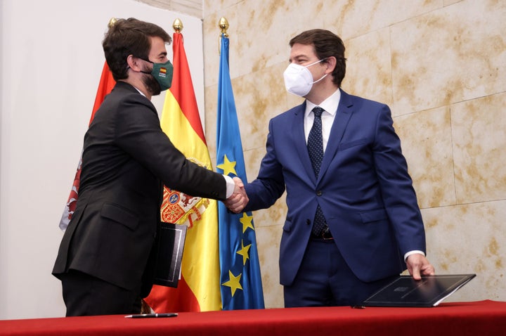 Juan García-Gallardo y Alfonso Fernández Mañueco el día en el que llegaron a un acuerdo de legislatura en Castilla y León.