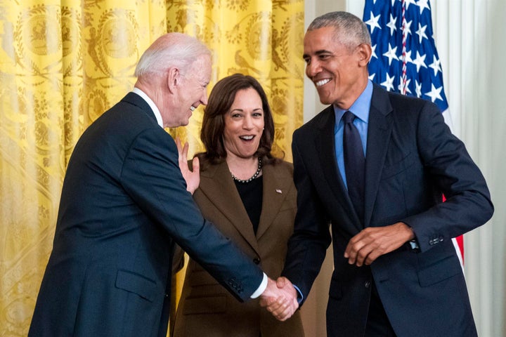 El expresidente estadounidense Barack Obama, el presidente actual, Joe Biden, y la vicepresidenta Kamala Harris en la Casa Blanca.