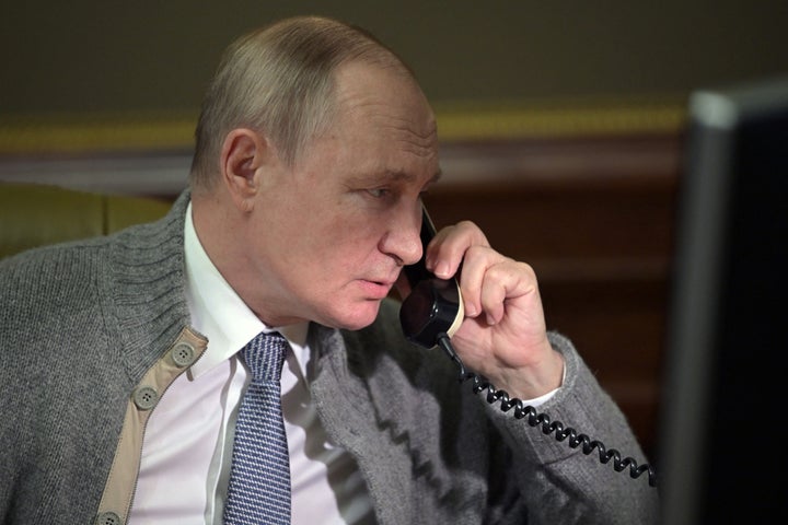 Putin, al teléfono