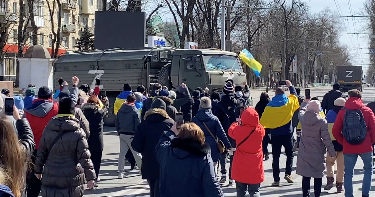 Ситуация на украинцев. Проукраинский митинг в Херсоне. Митинг в Херсоне 2022. Последние события на Украине.
