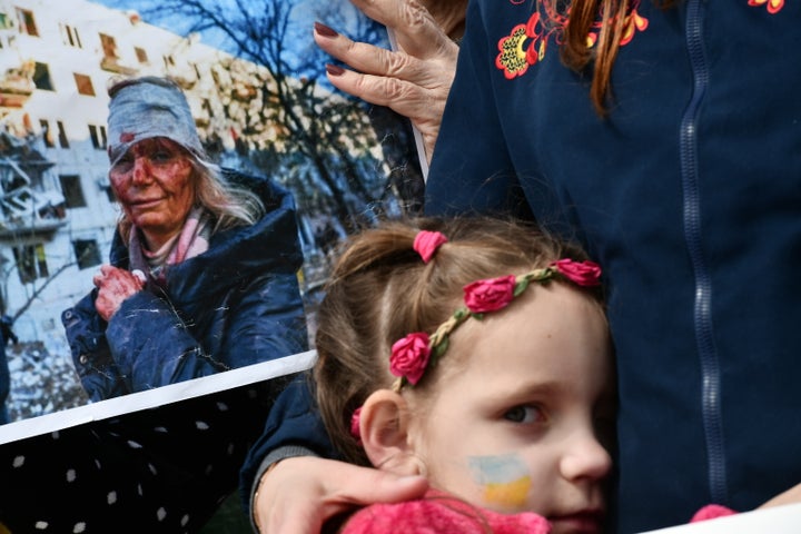 Συγκέντρωση Ουκρανών έξω από τη Βουλή