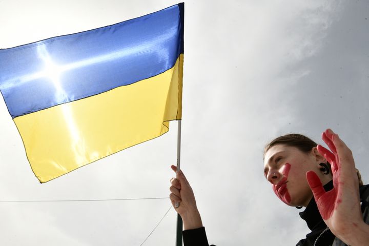 Συγκέντρωση Ουκρανών έξω από τη Βουλή