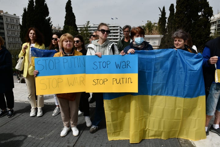 Συγκέντρωση Ουκρανών έξω από τη Βουλή