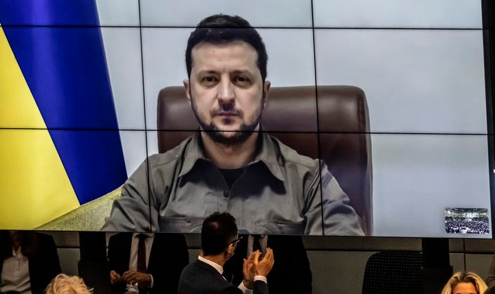 El presidente ucraniano, Volodimir Zelenski, se dirige al Bundestag alemán, el 17 de marzo de 2022, desde Kiev.