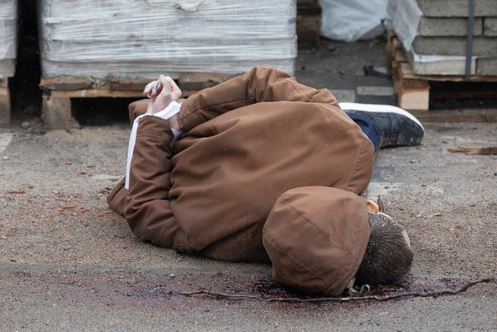BUCHA, UKRAINE - 2022/04/03: (EDITORS NOTE: Image depicts death) A body of a civilian killed in the Russian invasion lies on the street of Bucha. (Photo by Mykhaylo Palinchak/SOPA Images/LightRocket via Getty Images)