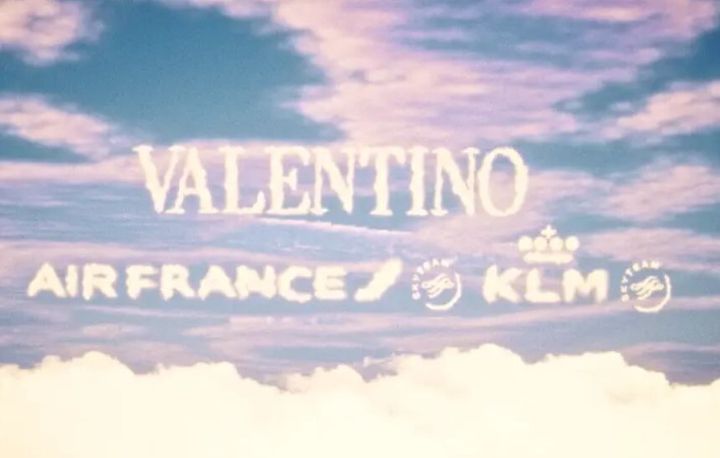Νέα ταξιδιωτική συλλογή του οίκου Valentino σε συνεργασία με την KLM και την Air France