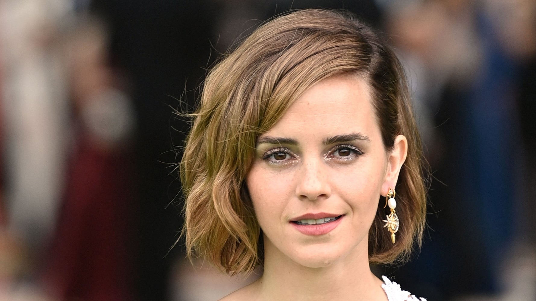 Emma Watson félicitée pour ses commentaires refaits sur les femmes trans utilisant les toilettes publiques