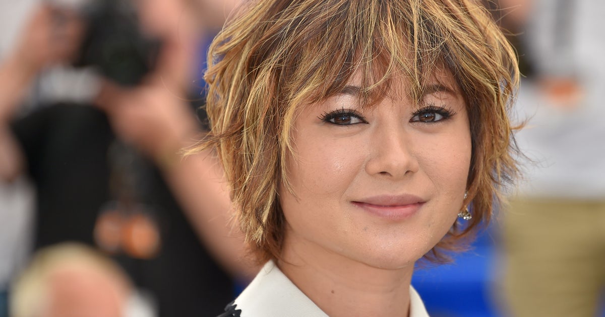 真木よう子さん 髪ボサボサ 入学式ファッションに反響 かっこいいお母さん ワイルド ハフポスト News