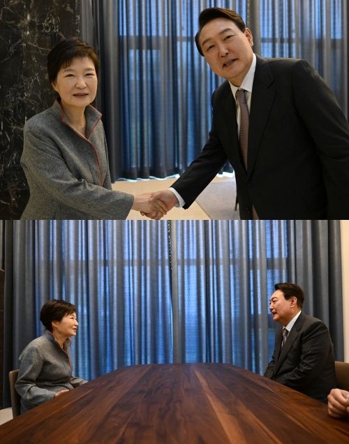 윤석열 대통령 당선자가 12일 오후 대구 달성군 유가읍 박근혜 전 대통령 사저를 방문했다.