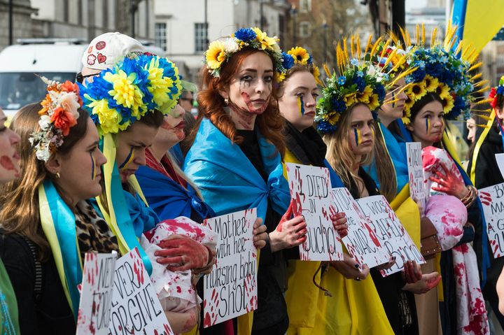 Διαμαρτυρία στη Βρετανία για εγκλήματα πολέμου στην Ουκρανία. 