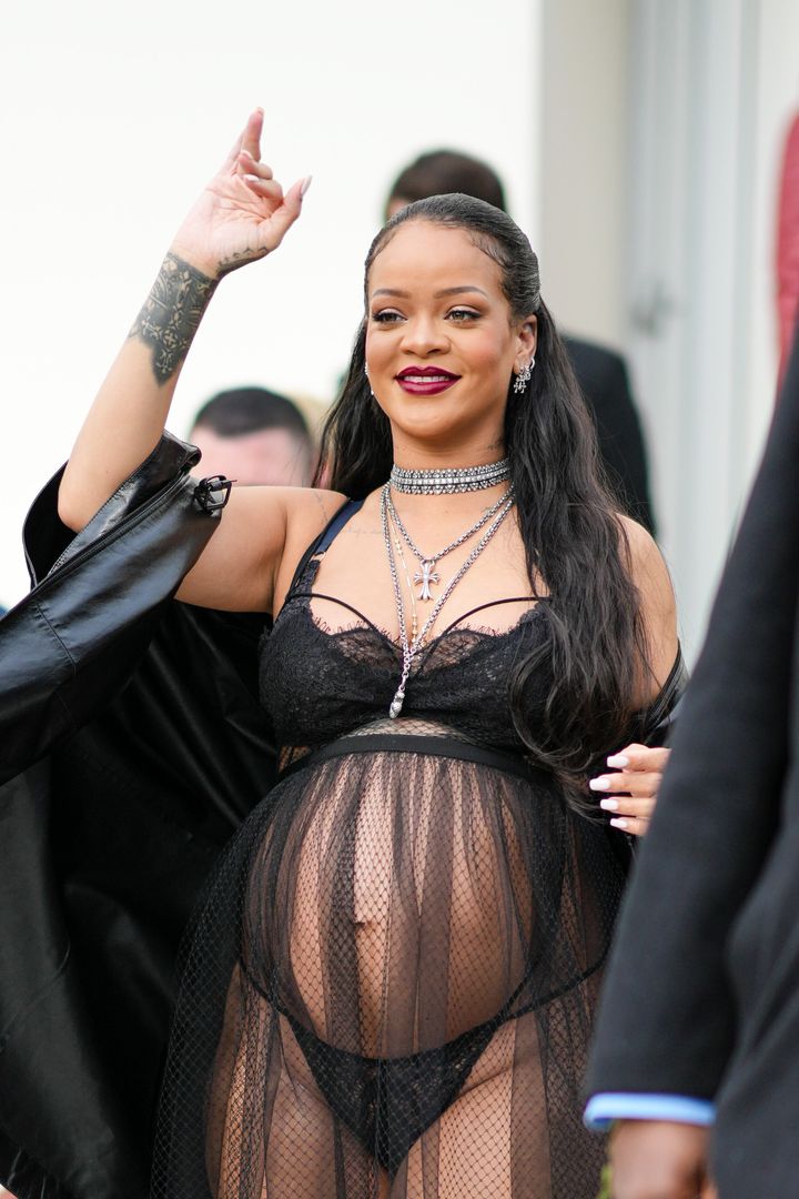 Rihanna Isn't 'Ashamed' Of Her Pregnant Body: It's 'Doing Incredible  Things