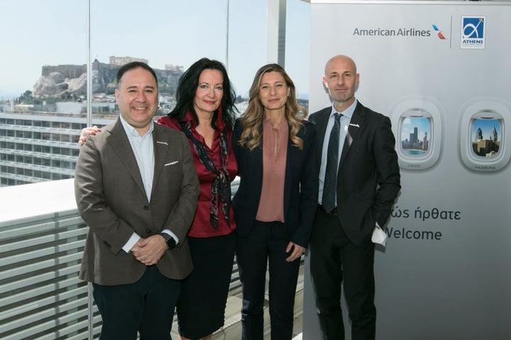 Από αριστερά: Cristian Lizana Prado, Regional Director for Europe Sales, American Airlines, Ιωάννα Παπαδοπούλου, Διευθύντρια Επικοινωνίας & Μάρκετινγκ, Διεθνής Αερολιμένας Αθηνών, Cristina Casati, Regional Sales Manager Southeast Europe, American Airlines και Adriano Gabrielli, Channel Sales Manager Southeast Europe, American Airlines