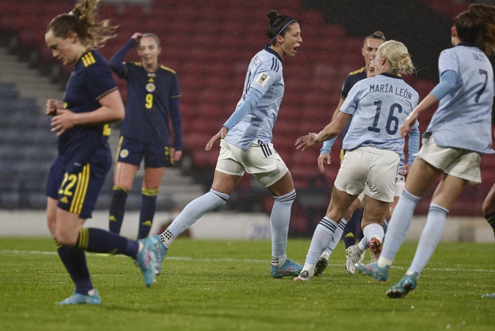 Jennifer Hermoso celebra el 0-1 en el Escocia-España de clasificación para el Mundial de 2023.