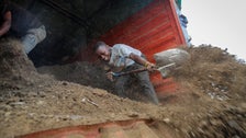  Russian War Worsens Fertilizer Crunch, Risking World Food Supplies
