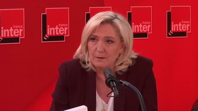 La double erreur de Marine Le Pen pour justifier l'interdiction du port du