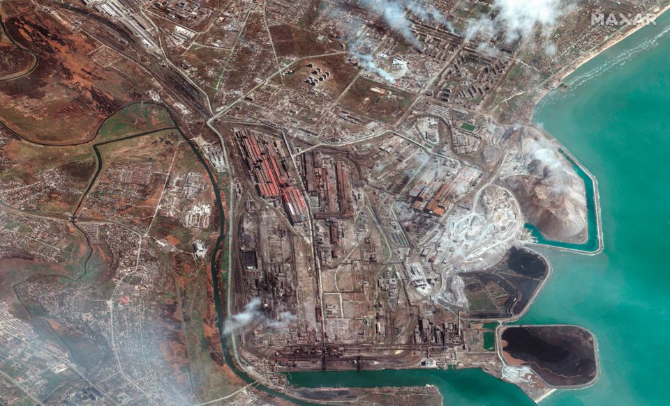 Widok z lotu ptaka na zniszczony wschodni Mariupol, 9 kwietnia