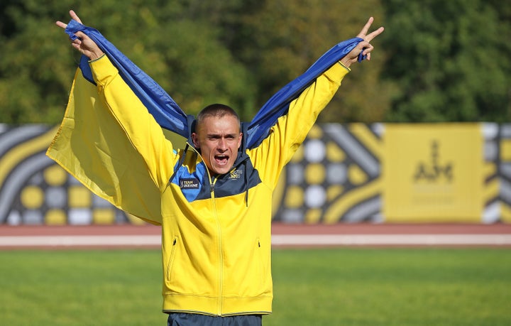 Oleg Zimnikov of Team Ukraine celebrates his gold medal on Day 3 of the 2017 Invictus Games on Sept. 25, 2017, in Toronto.