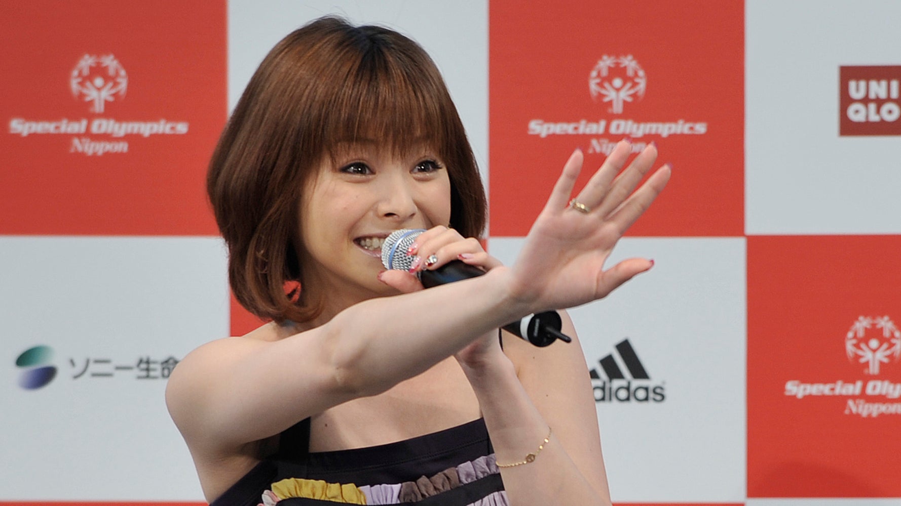 松浦亜弥さん 11年半ぶりのcmがこれだ 影が踊り出すシーンに注目 動画 ハフポスト アートとカルチャー 松浦亜弥さん 11年半ぶりのcmがこれだ 影が踊り出すシーンに注目 動画 ハフポスト アートとカルチャー