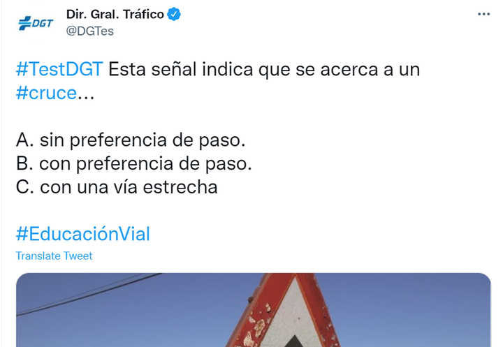 Tuit de la DGT con la pregunta sobre la señal.
