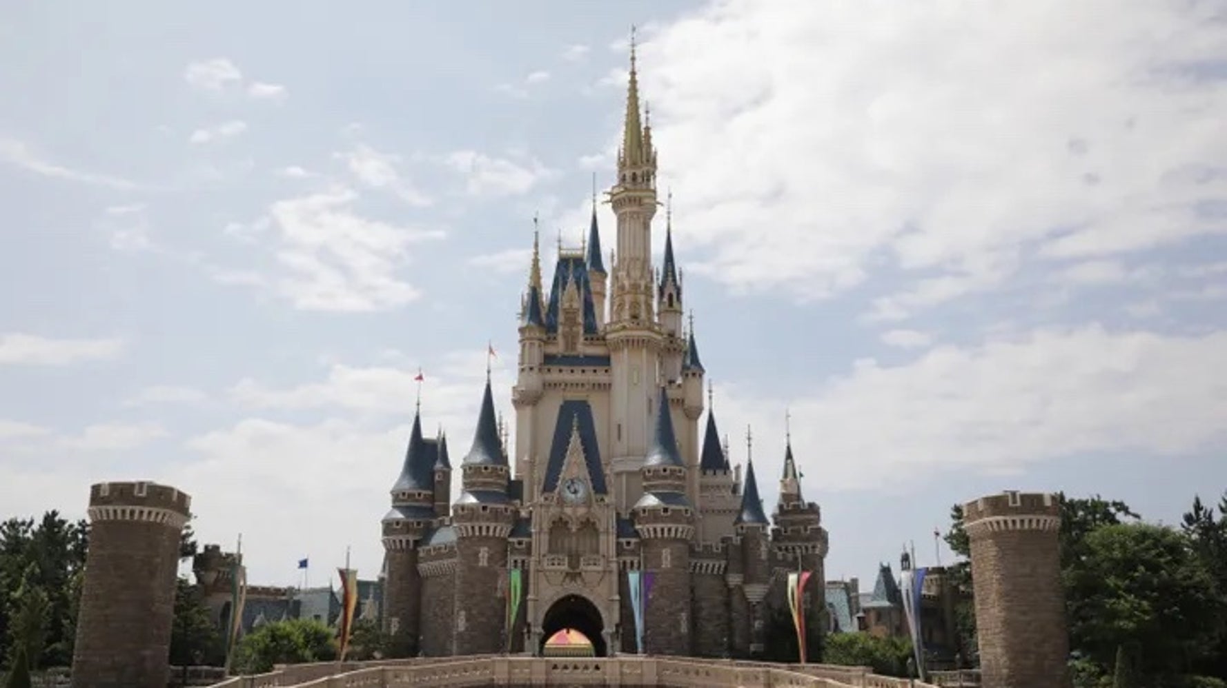 東京ディズニーランド39周年 開業当初のロープウェイの存在 知らなかった の声 終了した理由は 現在の地図から分かる進化 ハフポスト News 東京ディズニーランド39周年 開業当初のロープウェイの存在 知らなかった の声 終了した理由は 現在の地図から分かる進化 ハフポスト News