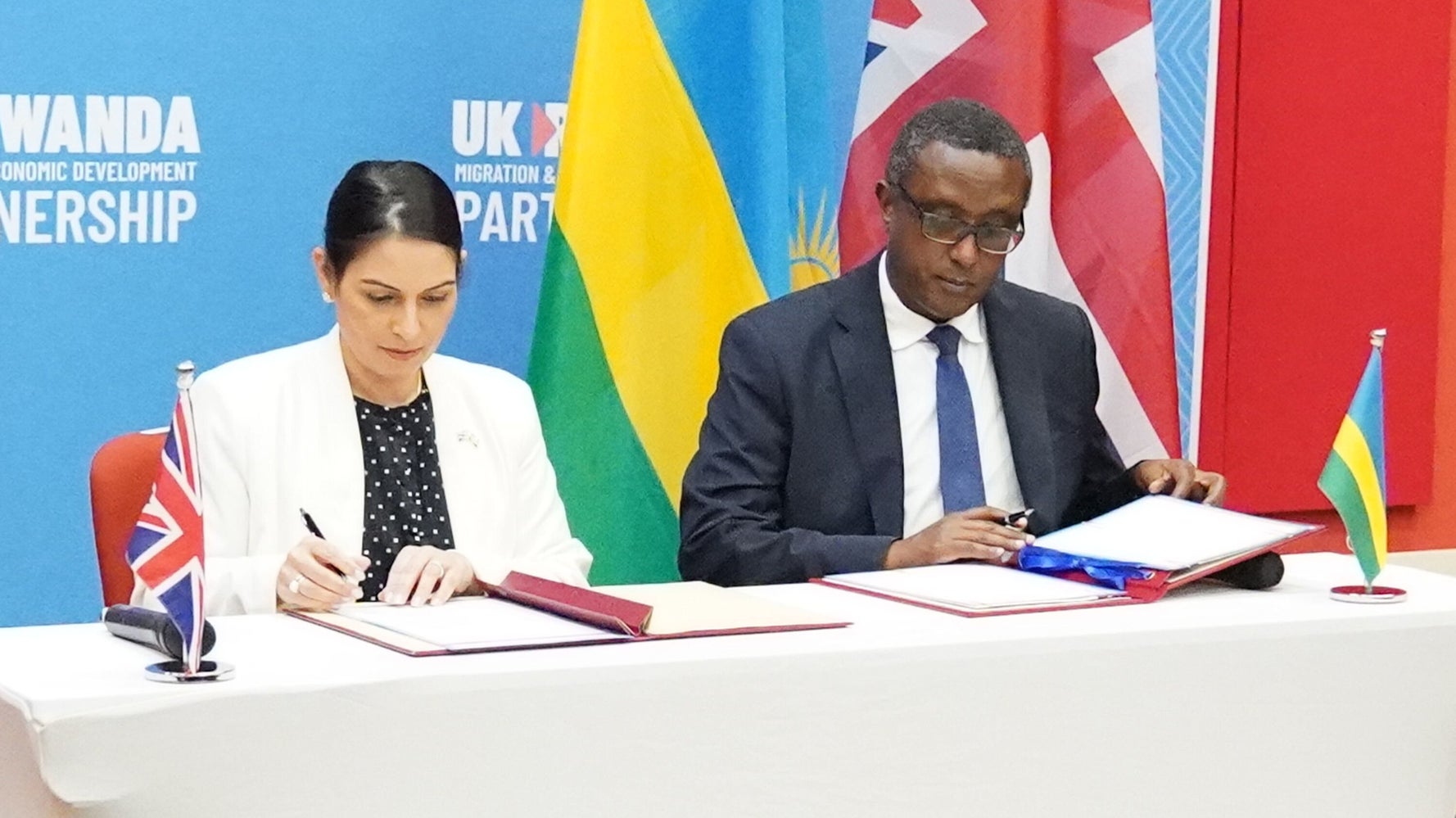 Priti Patel 'Ignored Home Office Concerns Over Rwanda Asylum Plan' - Vimarsana News