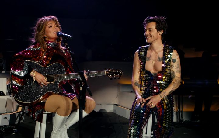 Harry was visibly beaming to be sharing the stage with Shania