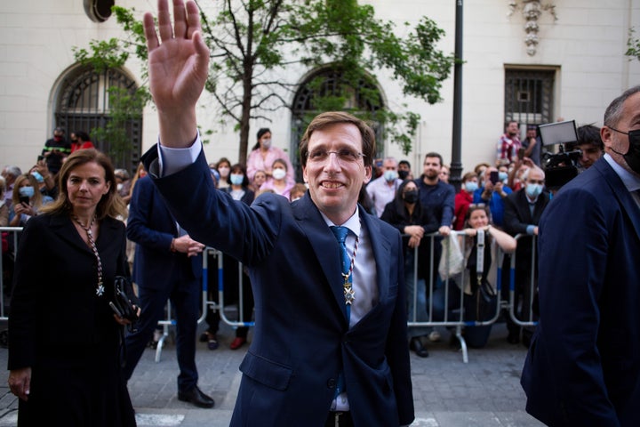 MADRID, SPAIN - 2022/04/15: José Luis MartÃnez-Almeida, the mayor of Madrid greets the public prior to the departure of the Jesus de Medinaceli procession in Madrid. The procession of Jesus de Medinaceli around the streets in Madrid is an activity to commemorate the Holy Week. Jesus de Medinaceli is known as the Lord of Madrid, being the most important image of the city. (Photo by Luis Soto/SOPA Images/LightRocket via Getty Images)
