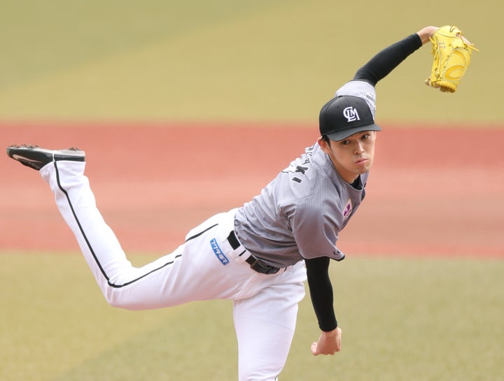 力投するロッテ先発の佐々木朗希投手=2022年4月17日、千葉・ZOZOマリンスタジアム