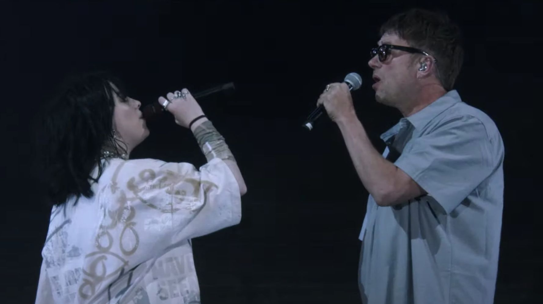 Billie Eilish accueille Damon Albarn sur scène pendant le set de tête d’affiche de Coachella