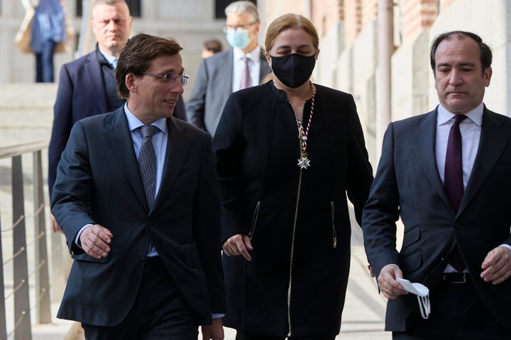 José Luis Martínez-Almeida, Elena Collado y Borja Carabante.