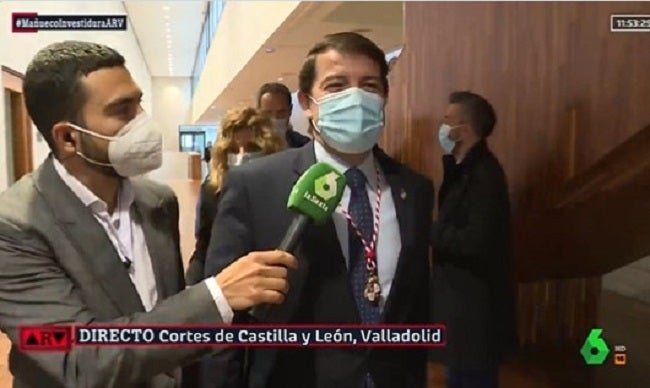 El periodista Hugo Domínguez con Mañueco.