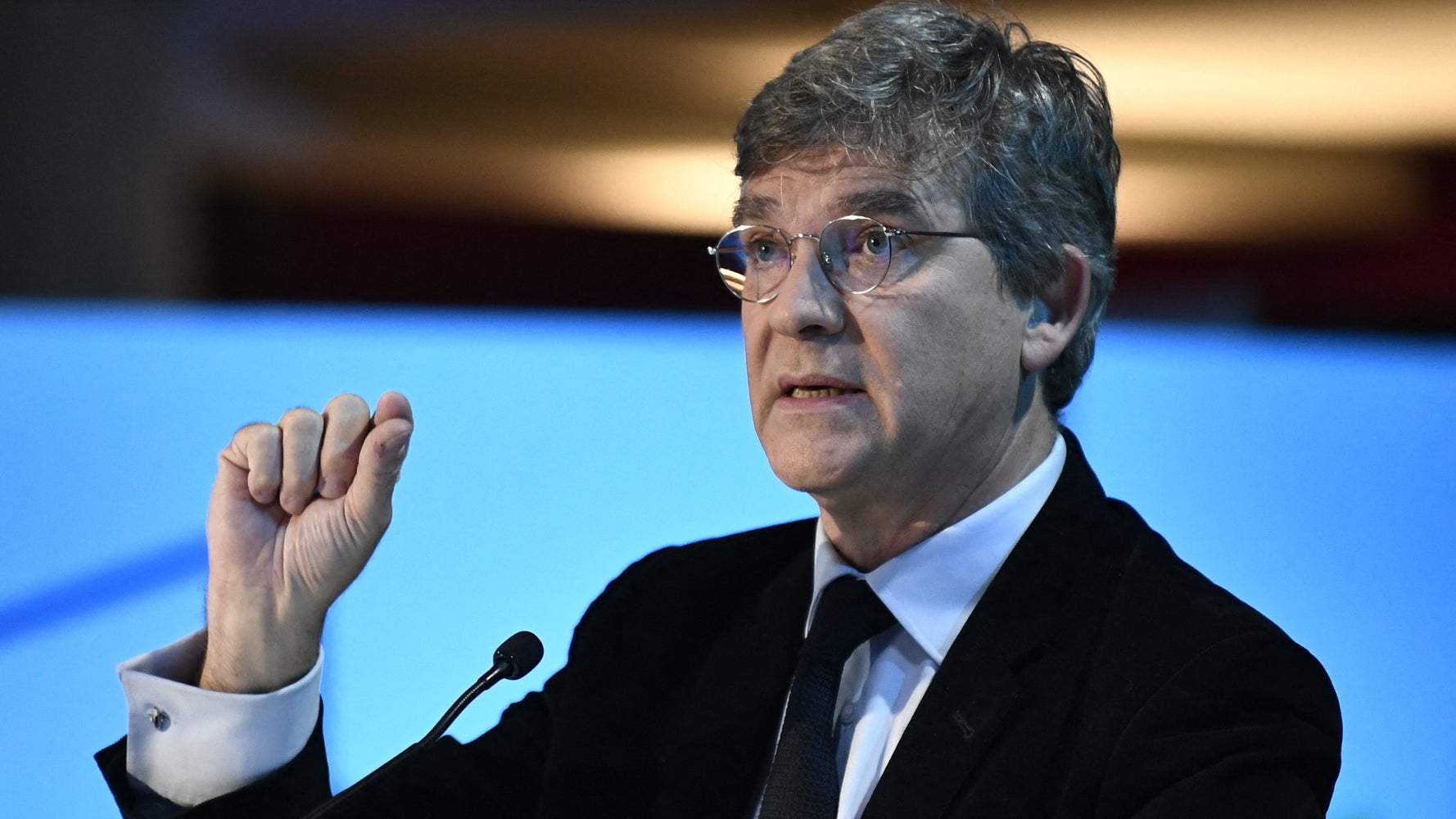 Courtisé par Marine Le Pen, Arnaud Montebourg appelle à lui