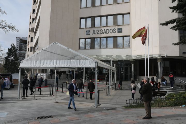 Entrada de los juzgados de Plaza de Castilla, donde se encuentra el juzgado que investiga el 'caso mascarillas'