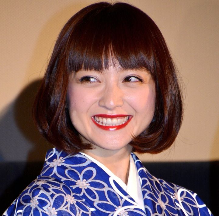 安達祐実さん 髪サッパリのショートヘアに 似合う 真似したい の声 ハフポスト アートとカルチャー