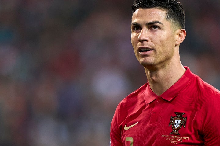 子を亡くしたロナウド選手へ 相手チームのサポーターらが哀悼の拍手と歌捧げ スタジアムに響き渡る ハフポスト World 子を亡くしたロナウド選手へ 相手チームのサポーターらが哀悼の拍手と歌捧げ スタジアムに響き渡る ハフポスト World