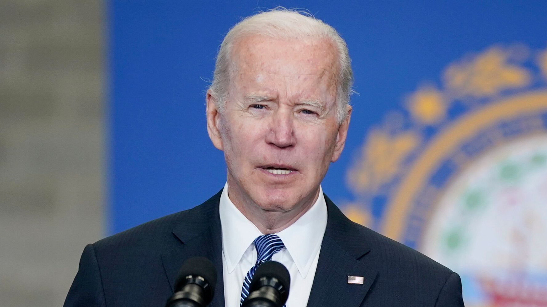 Biden Says It's Up To Americans To Decide Whether To Mask Up In Planes