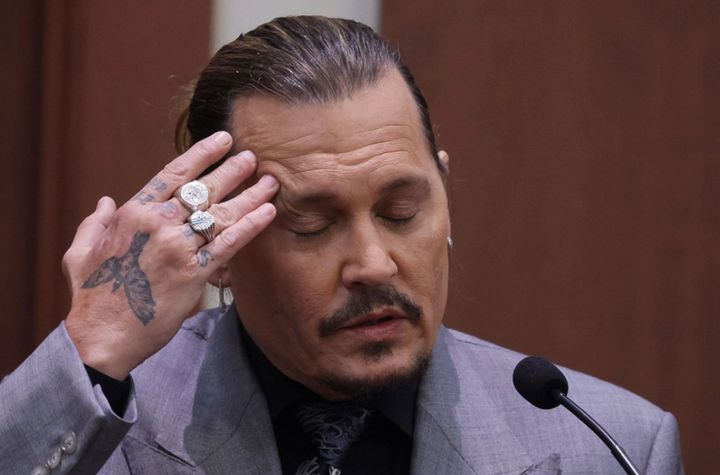 Johnny Depp declara en el juicio contra su exmujer Amber Heard.