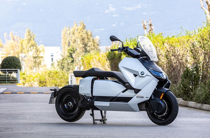 το νέο ηλεκτρικό scooter BMW CE 04