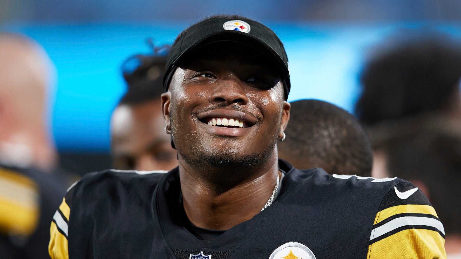 Dwayne Haskins' Wife Called 911 After Her Husband Didn't Call Back, Audio Reveals - Vimarsana News