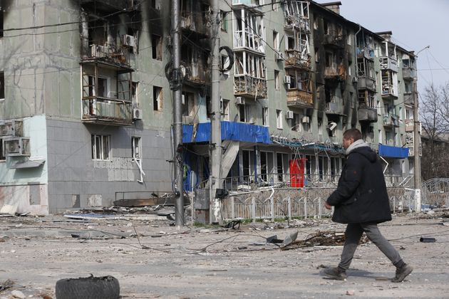 A damaged building in Mariupol (picture taken on April 17